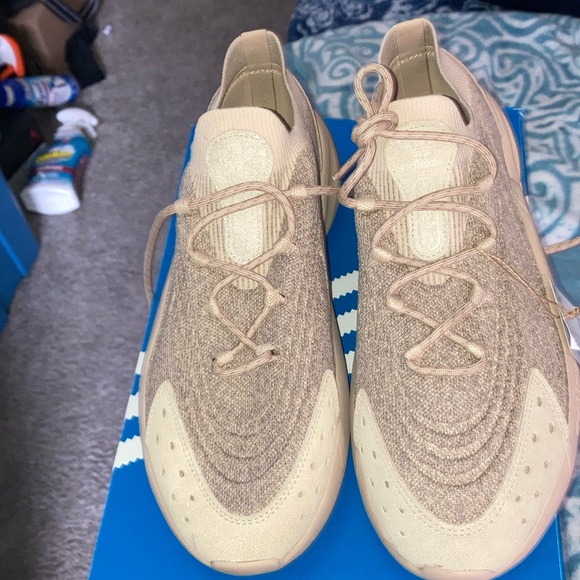 Brand new Addidas never been worn brought them online and they are to big - Picture 1 of 7